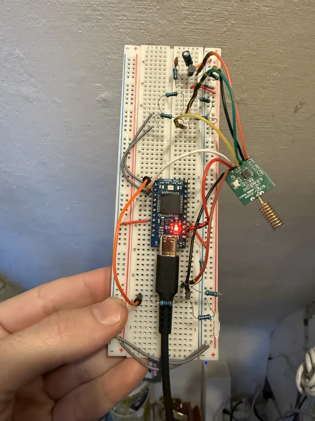The finished breadboard prototype, with the Pro Micro, the transistor supply and the radio module on loose wires